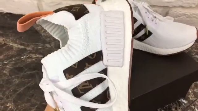 Белые тряпочные кроссовки смотреть онлайн