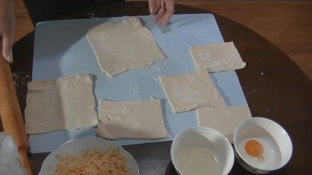 ХАЧАПУРИ БЫСТРО.ИЗ ГОТОВОГО СЛОЕНОГО ТЕСТА.ПАЛЬЧИКИ ОБЛИЖЕШЬ. смотреть онлайн