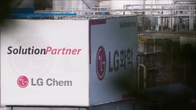 Tesla Has a New Battery Deal with LG Chem смотреть онлайн