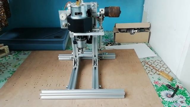 Сверлильный станок из алюминиевого профиля