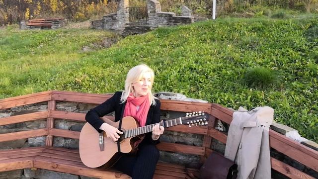 LES FEUILLES MORTES / ОПАВШИЕ ЛИСТЬЯ