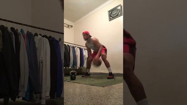 No gym ..No workout 🤦🏻♂️! Just kidding .. Home Basketball Workout ( Quarantine ) смотреть онлайн