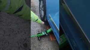 Девочка СамА меняет колесо на Haval Jolion. 25.04.2022