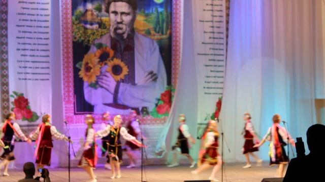 украинский танец "Квитень", народный ансамбль танца "Апрель", г.Бугуруслан, рук. Г.Лоскутникова смотреть онлайн