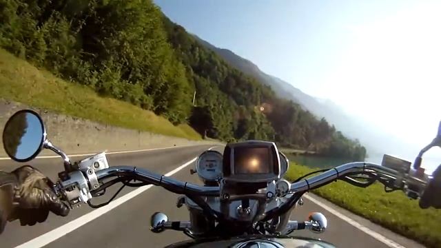 Honda GL1500 F6C Valkyrie von Ringgenberg nach Brienz. Original Sound смотреть онлайн