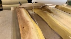 Стол-река из эпоксидной смолы: этапы производства