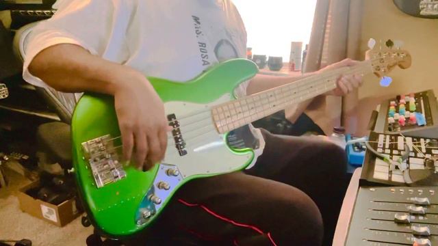 Fender Player Plus 5 (c.hill) смотреть онлайн