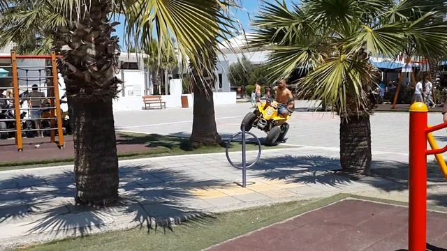 Пляж Маккензи. Молодежь молодцы! смотреть онлайн