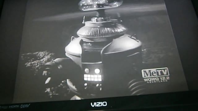 Lost in Space Robot Confrontation смотреть онлайн