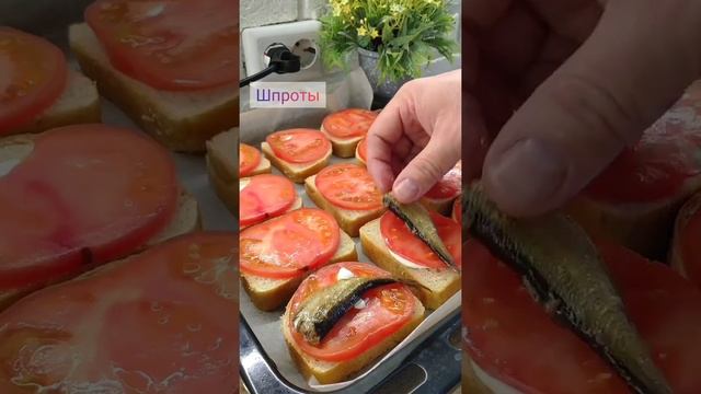 Вкуснейшие бутерброды ?#бутерброды #завтрак #закуска #шпроты #рыба #еда #обед #ужин #food #foodblog смотреть онлайн