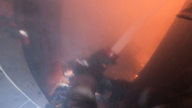 Пожар№8:дом на 3 семьи,распространение по кровли смотреть онлайн