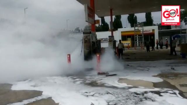 HYD : MAJOR FIRE BROKE OUT MALLAPUR SHELL PETROL BUNK смотреть онлайн