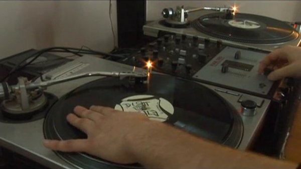 DJ Tips: Scratching Samples & Drum Beats : DJ Tips: Drum Scratching for Beginners