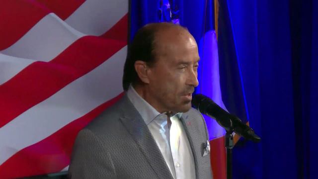 Lee Greenwood Performs 