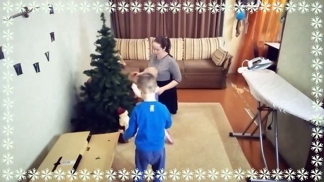 ПРАЗДНИК К НАМ ПРИХОДИТ/УКРАШАЕМ ЁЛКУ С ДВУМЯ ХУЛИГАНАМИ ??? смотреть онлайн