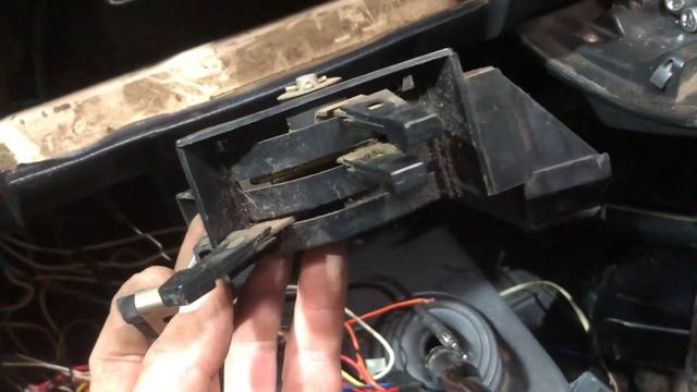 Установить 2 din магнитолу в Ниву смотреть онлайн
