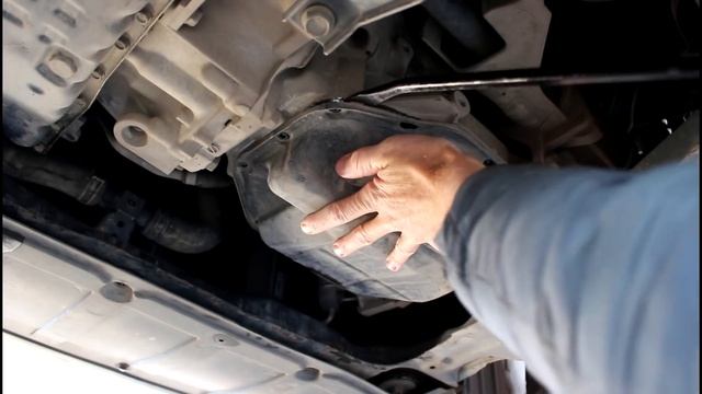 Что лучше откачать масло или слить через пробку на Nissan Qashqai 2,0 4WD Ниссан Кашкай 2008 смотреть онлайн