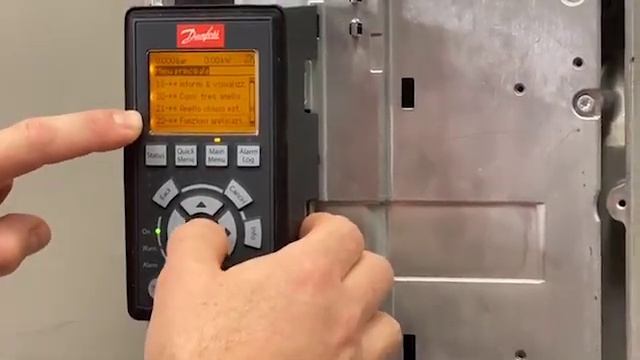 Tutorial: Applicazione Pressione Costante Su Inverter Danfoss VLT FC-202 - Programmazione Base