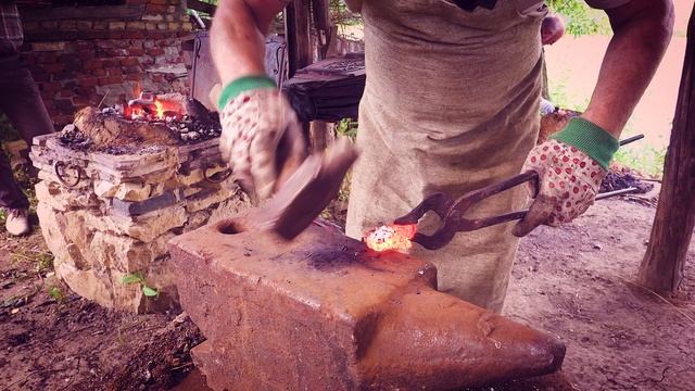 Куем нож из средневекового металла смотреть онлайн