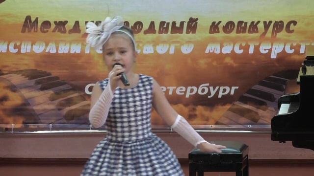 Шепель Софья муз. и сл. А.Петряшевой "Леди Соня" смотреть онлайн