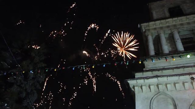 Новогодний фейерверк в Слободском ( встречаем 2018) смотреть онлайн