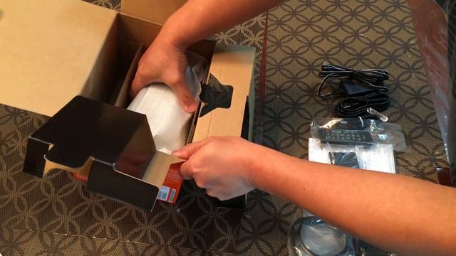 Sony FDR-AX700 Unboxing смотреть онлайн