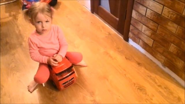 Танюша едет на дискотеку танцевать!!!!Tanya goes to the disco to dance!!!! смотреть онлайн