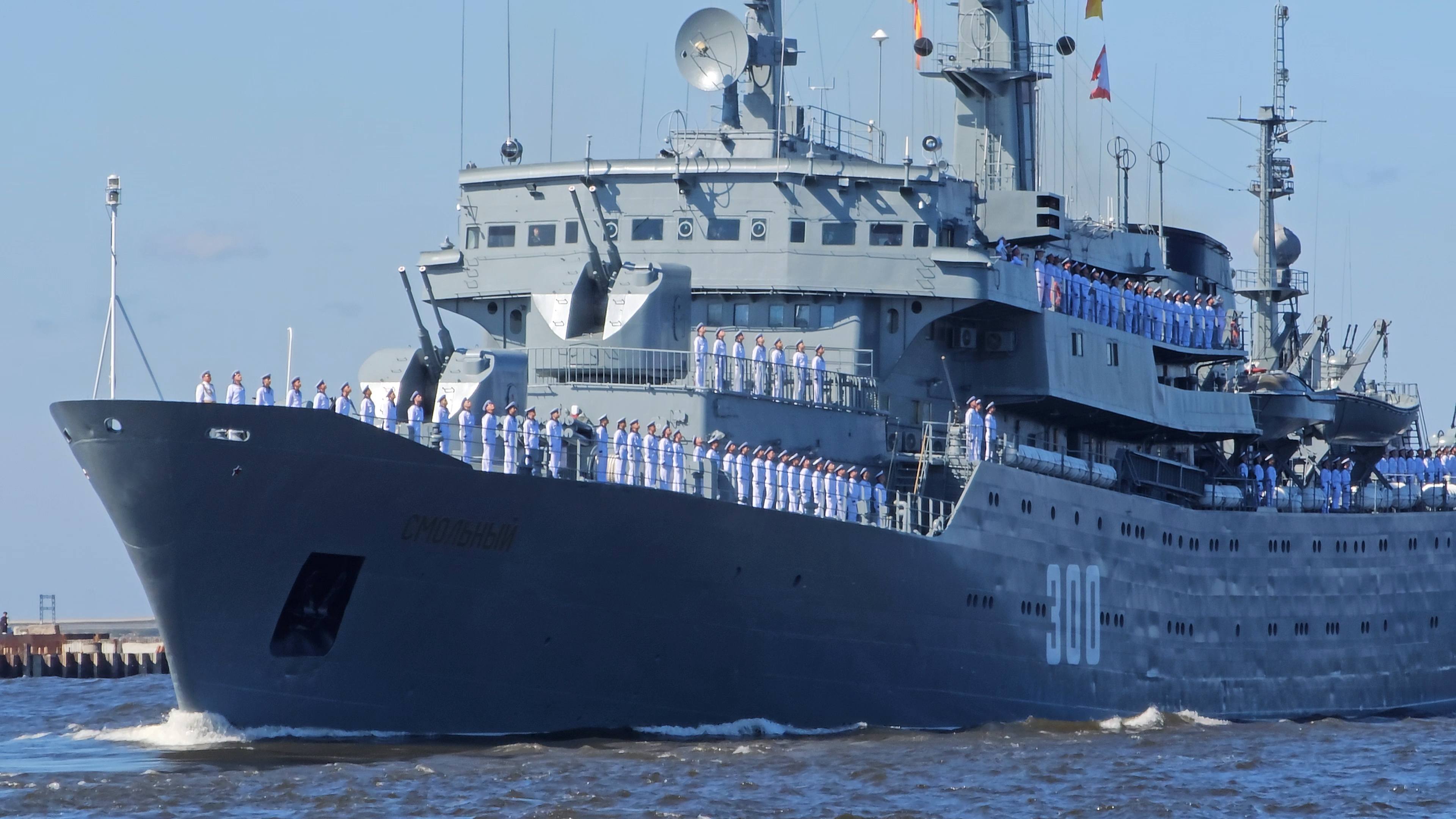 Морской парад на день Военно-Морского Флота. Кронштадт 30 июля 2023 г. смотреть онлайн