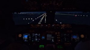 Видео Посадка большого самолета Боинг BOEING 747 Вид из кабины пилота самолета