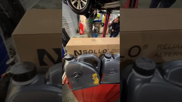 Замена масла в АКПП 9G-Tronic 725.0 Mercedes Glc #заменамаславакпп #7250 #glc #motulteam #shorts смотреть онлайн