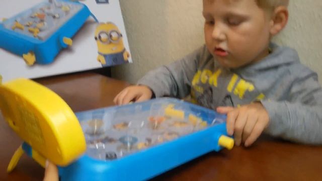 Пинбол IMC Toys Миньоны/ Pinball IMC Toys Minions at work смотреть онлайн