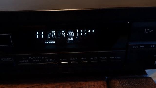 CD-Player SONY CDP-391 (Made in France) демонстрация работоспособности и краткий обзор смотреть онлайн