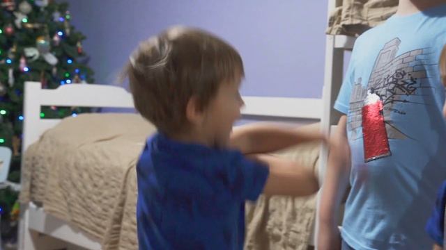 Дед мороз пришел живой в гости к нам со снегурочкой. смотреть онлайн