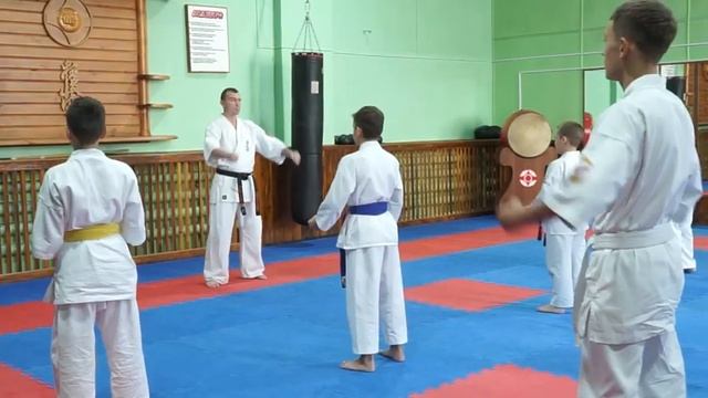 Ос — слово, которое вы будете чаще всего слышать в каратэ смотреть онлайн