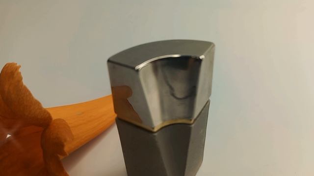 Обзор винтажного аромата Versus Donna от Versace Донателла Версаче