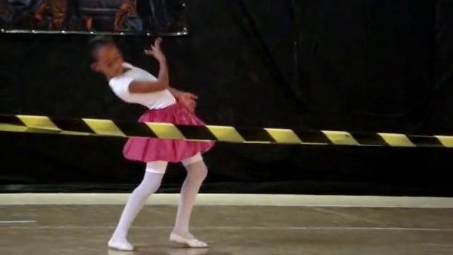 Sou humano-Rayellen/ballet Debret смотреть онлайн