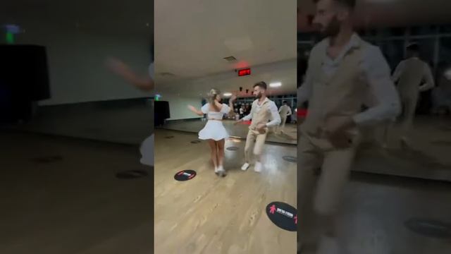 Our wedding salsa & bachata show смотреть онлайн