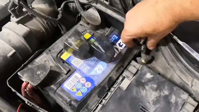 Passat B7 малый заряд АКБ (недозаряд) в блоке 61 висит ошибка 00458. Не стандартное решение проблем смотреть онлайн