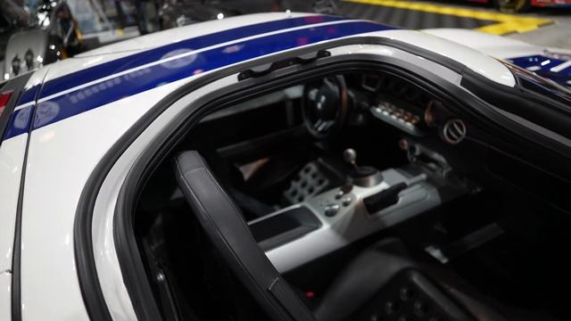 You will be surprised with the interior of this Ford GT 2005 смотреть онлайн