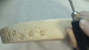 Цветочки резьба гравером по дереву.Декор блюда из дерева.Как это делаю я))