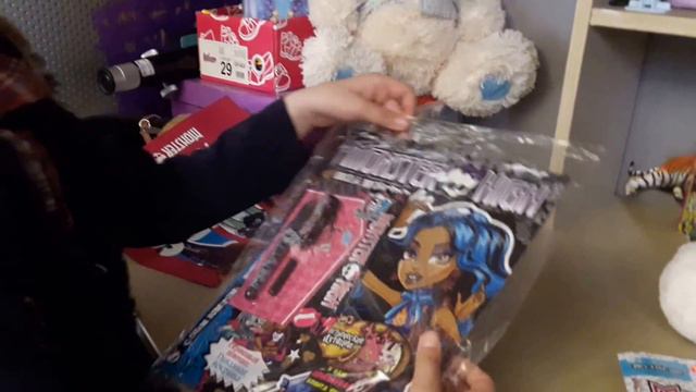 Челендж-обзор журналов Монстер-Хай (Monster High) разных издателей смотреть онлайн