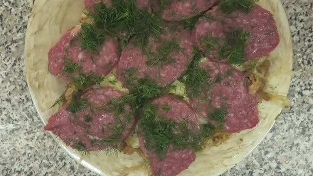 Шикарное блюдо. 🍕  Пицца из доширака — быстрый и вкусный завтрак. Приготовить быстро!