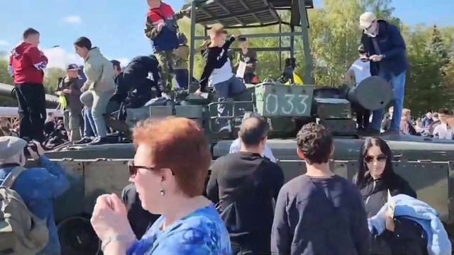 Знаменитый танк «Алёша», разгромивший колонну бронетехники ВСУ, показали в День танкиста смотреть онлайн