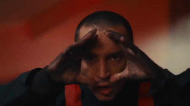 Twenty One Pilots - Overcompensate смотреть онлайн