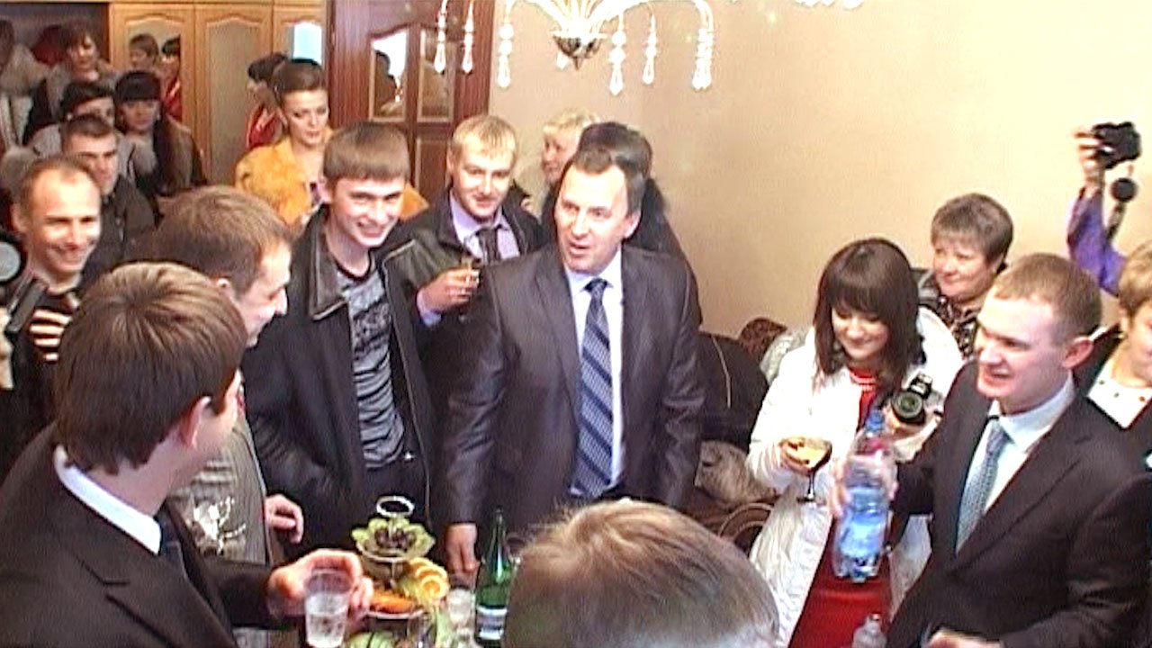 Выкуп невесты, шуточная традиция на свадьбе смотреть онлайн