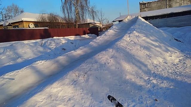 Как правильно делать снежную горку. Советы. смотреть онлайн
