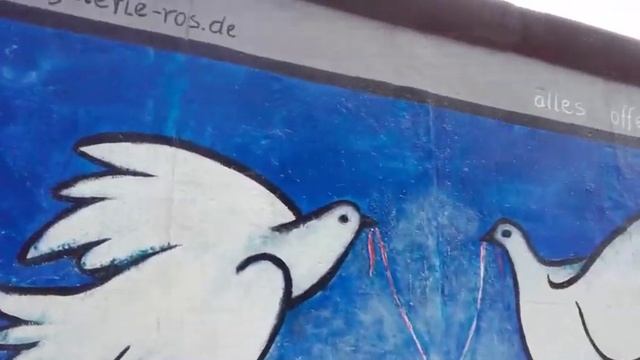 East Side Gallery - Berlin Wall Walking Tour, Alexanderplatz, Jewish Memorial | Berlin, Germany смотреть онлайн