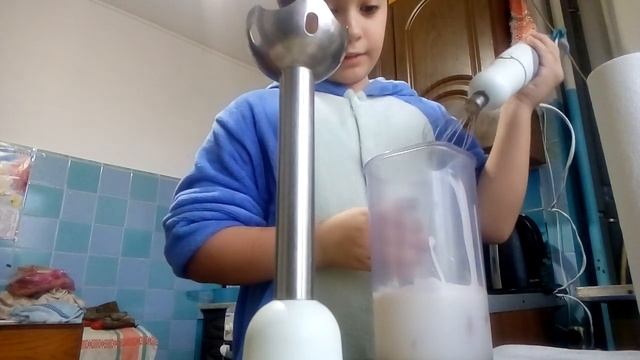 КАК ГОТОВИТЬ БАНАНОВЫЙ КОКТЕЙЛЬ В ДОМАШНИХ УСЛОВИЯХ!