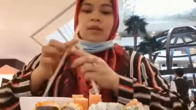 MOVENPICK GRAND AL BUSTAN DUBAI ||MAKAN SEAFOOD STIR FRIED NOODLES SUSHI & KAWAN2 смотреть онлайн