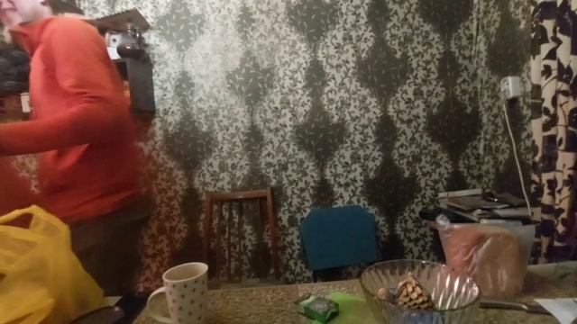 13.12.22. Продолжаем доделывать подачу воды в дом. Смастерили тёплый короб для насоса. Лёня и Дима! смотреть онлайн